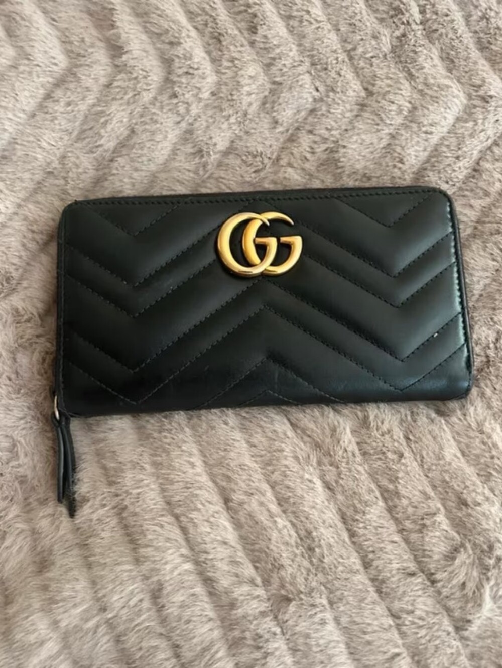 Gucci Black Quilted Leather Zip-Around Wallet with Gold Double G